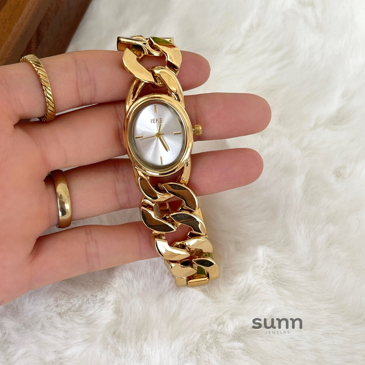 Daysi Cut-Out Bracelet Watch [YHQUI1EY]