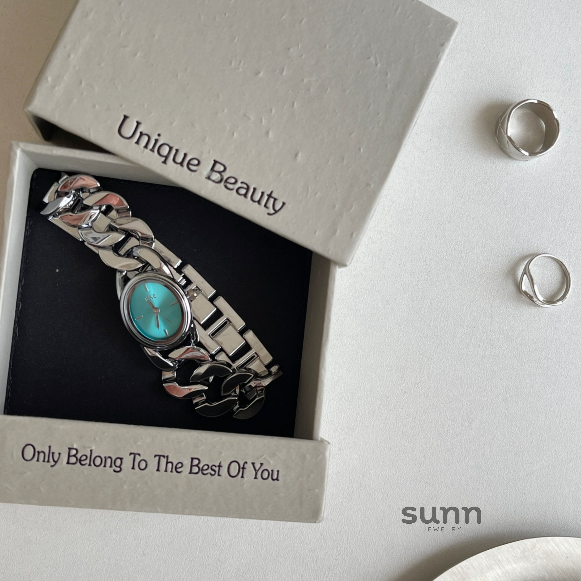 Daysi Cut-Out Bracelet Watch [1CN7WS3C]
