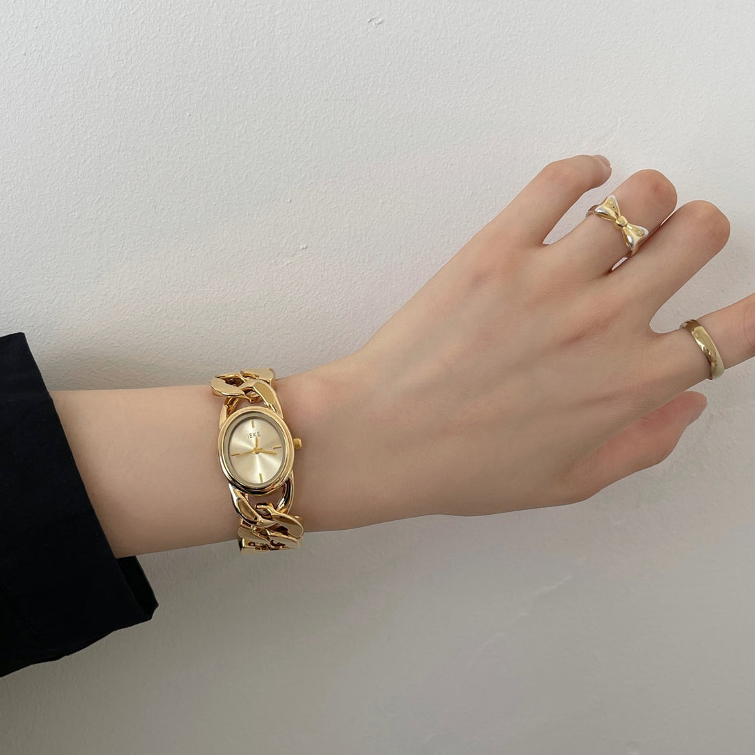 Daysi Cut-Out Bracelet Watch [QY0LWSA0]