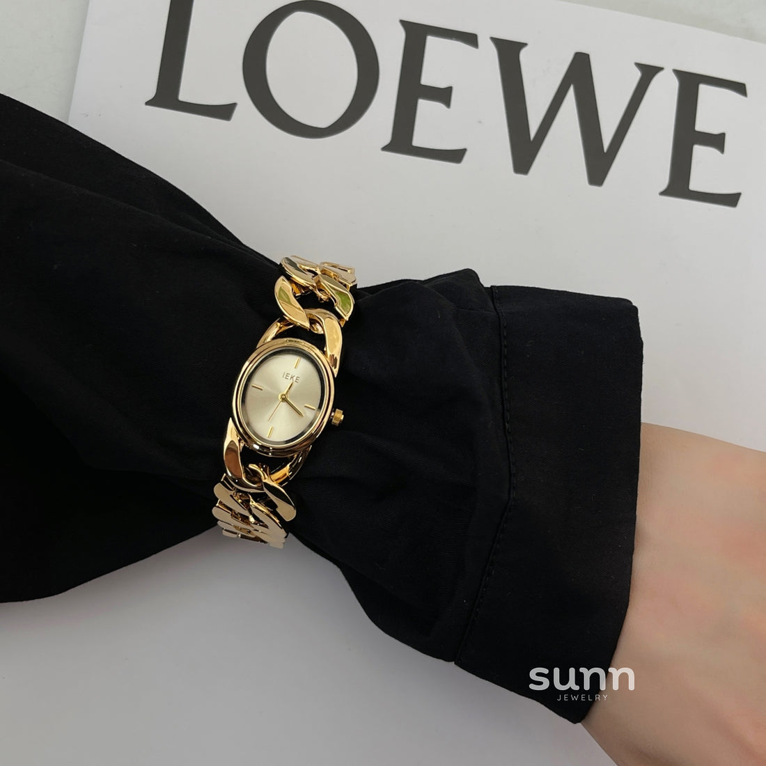 Daysi Cut-Out Bracelet Watch [QY0LWSA0]