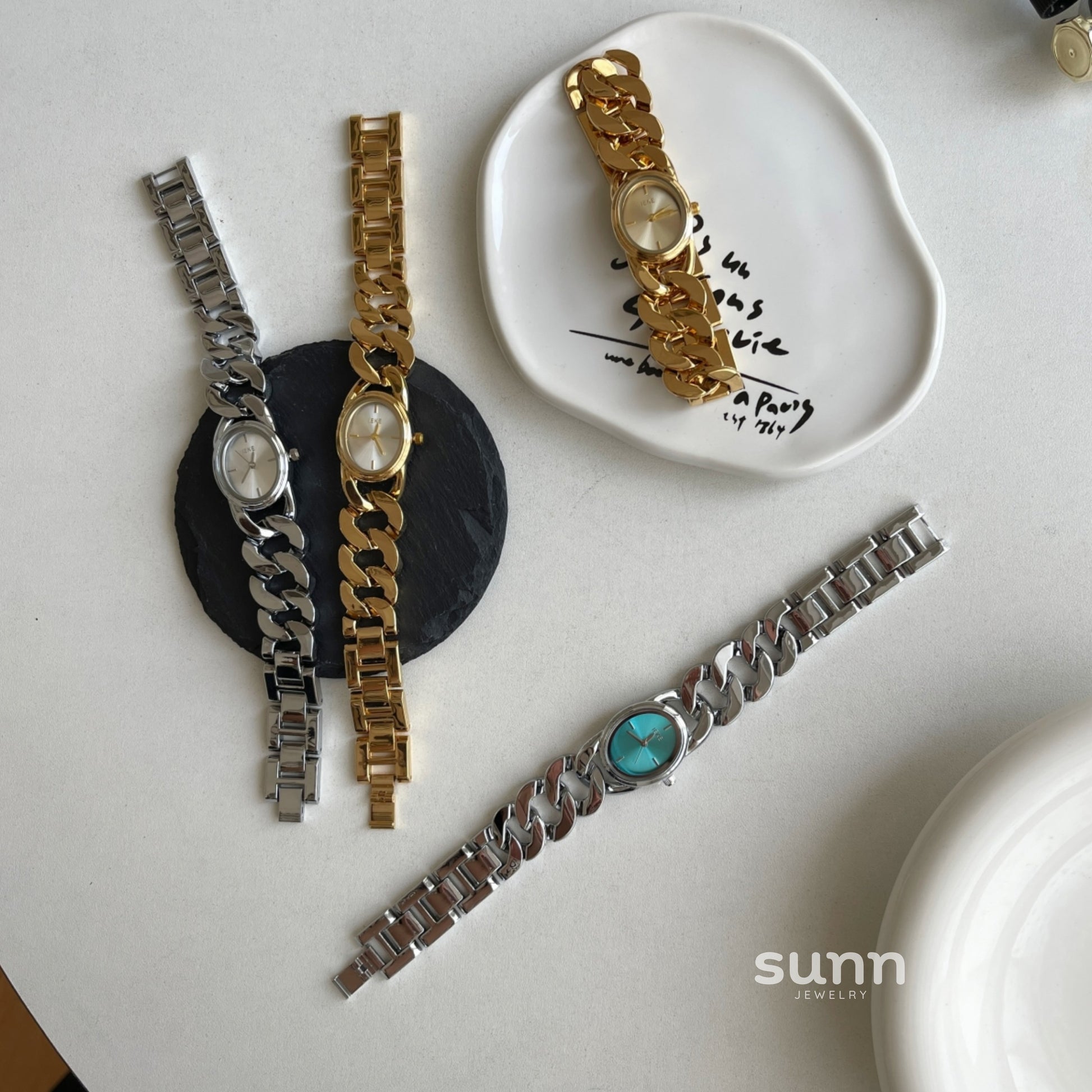Daysi Cut-Out Bracelet Watch [BY5ILZOY]