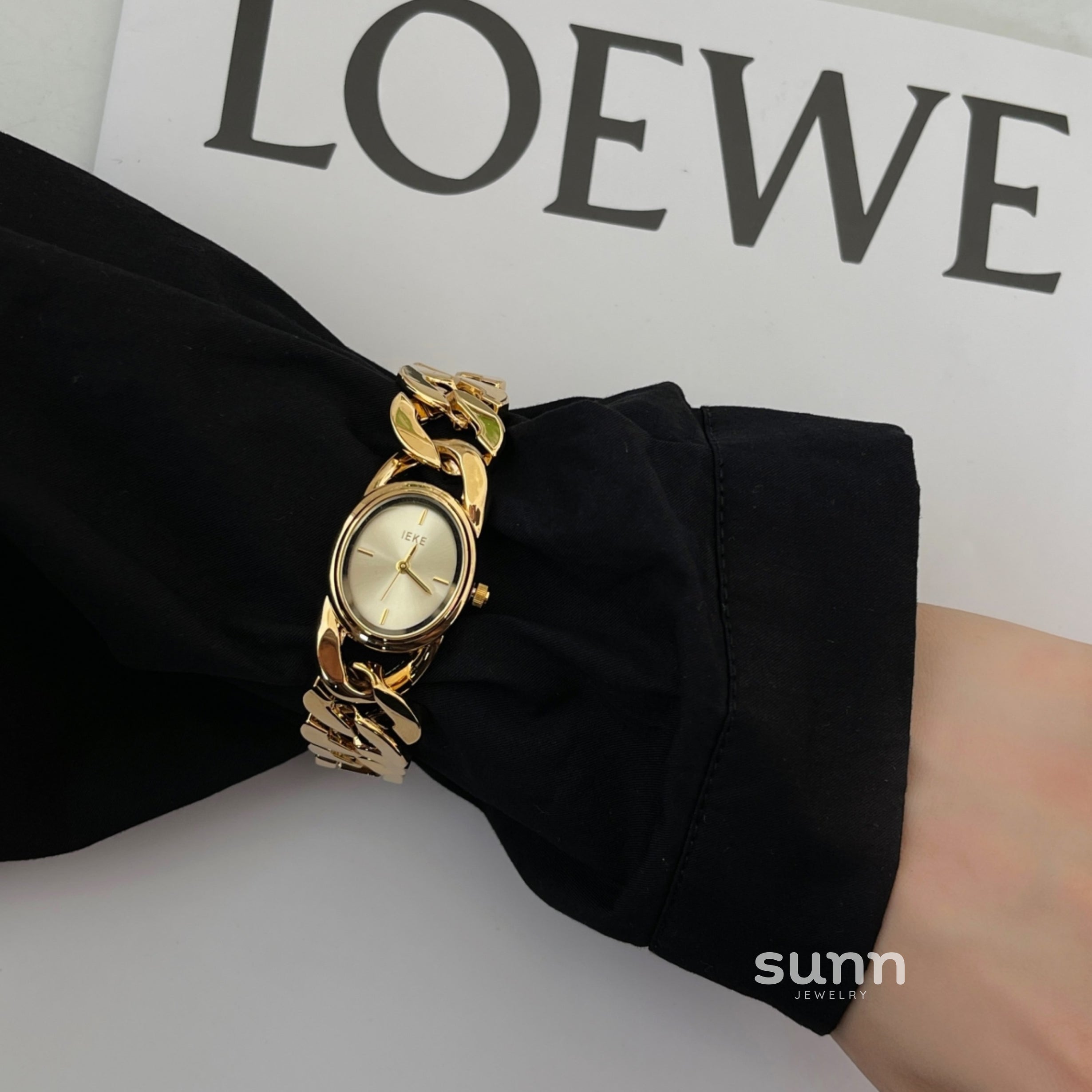 Daysi Cut-Out Bracelet Watch [BEISFUXQ]