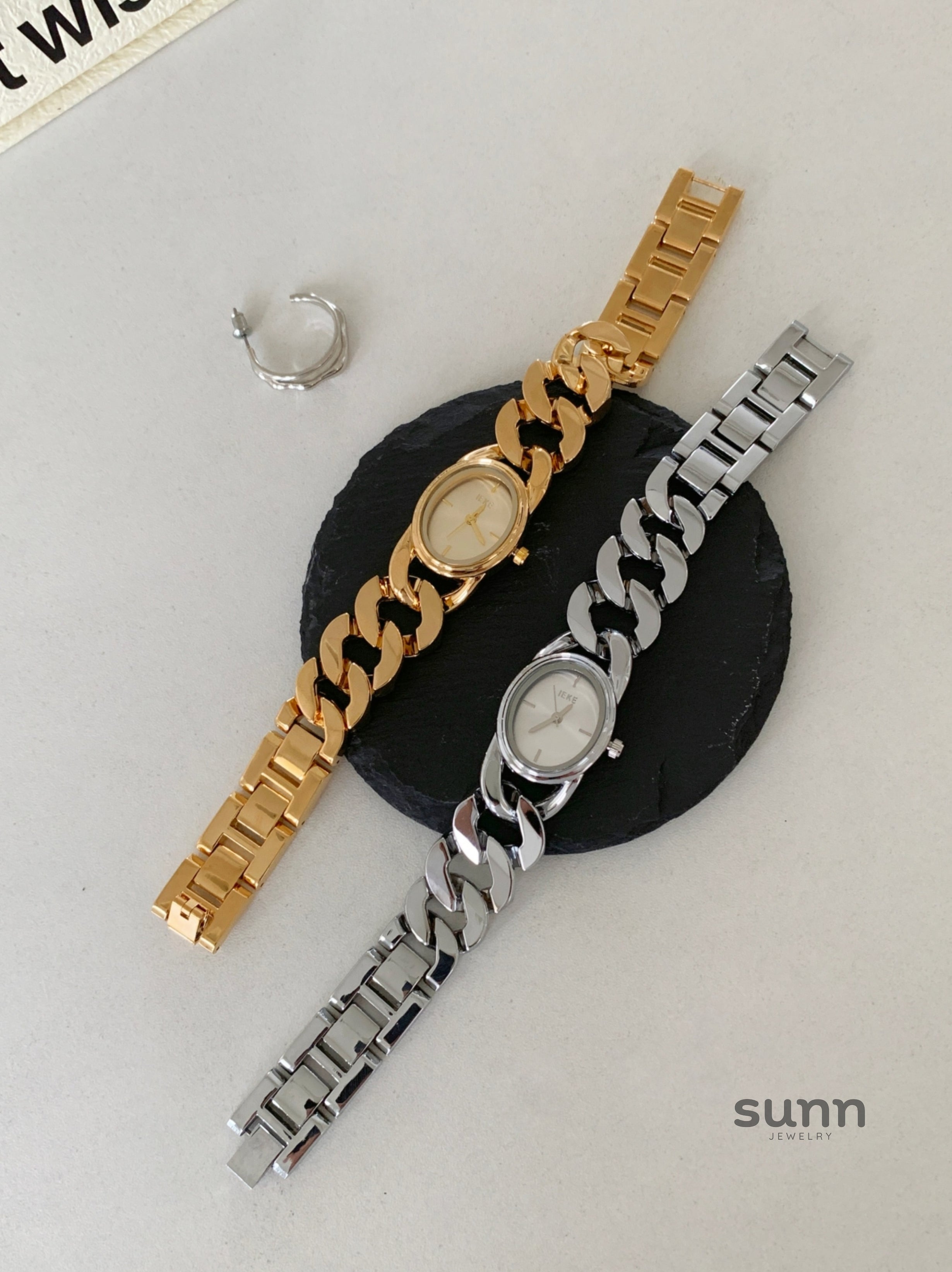 Daysi Cut-Out Bracelet Watch [QO3KXR42]
