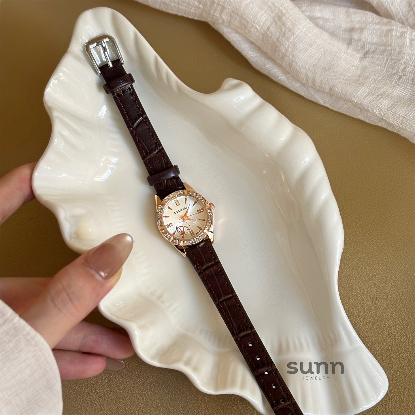 Deeksha Camellia Quartz Watch [80AJLW29]