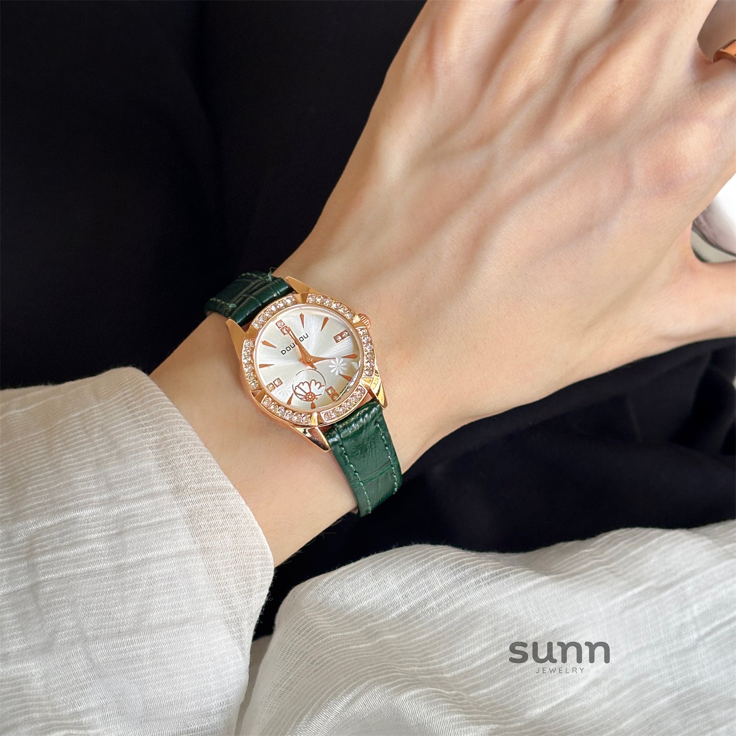 Deeksha Camellia Quartz Watch [HT7MZ97D]