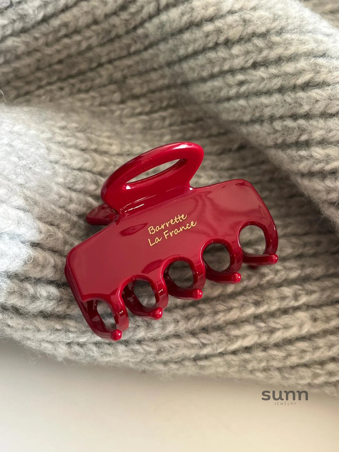 Deisy Cherry Red Star Claw Clip