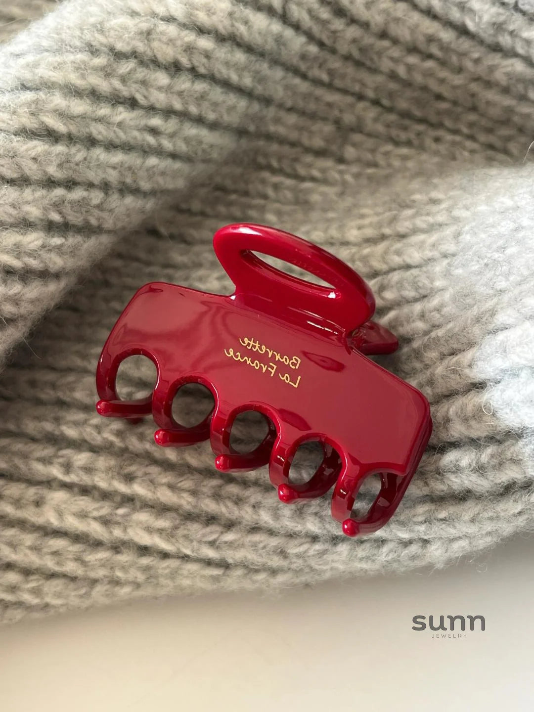 Deisy Cherry Red Star Claw Clip