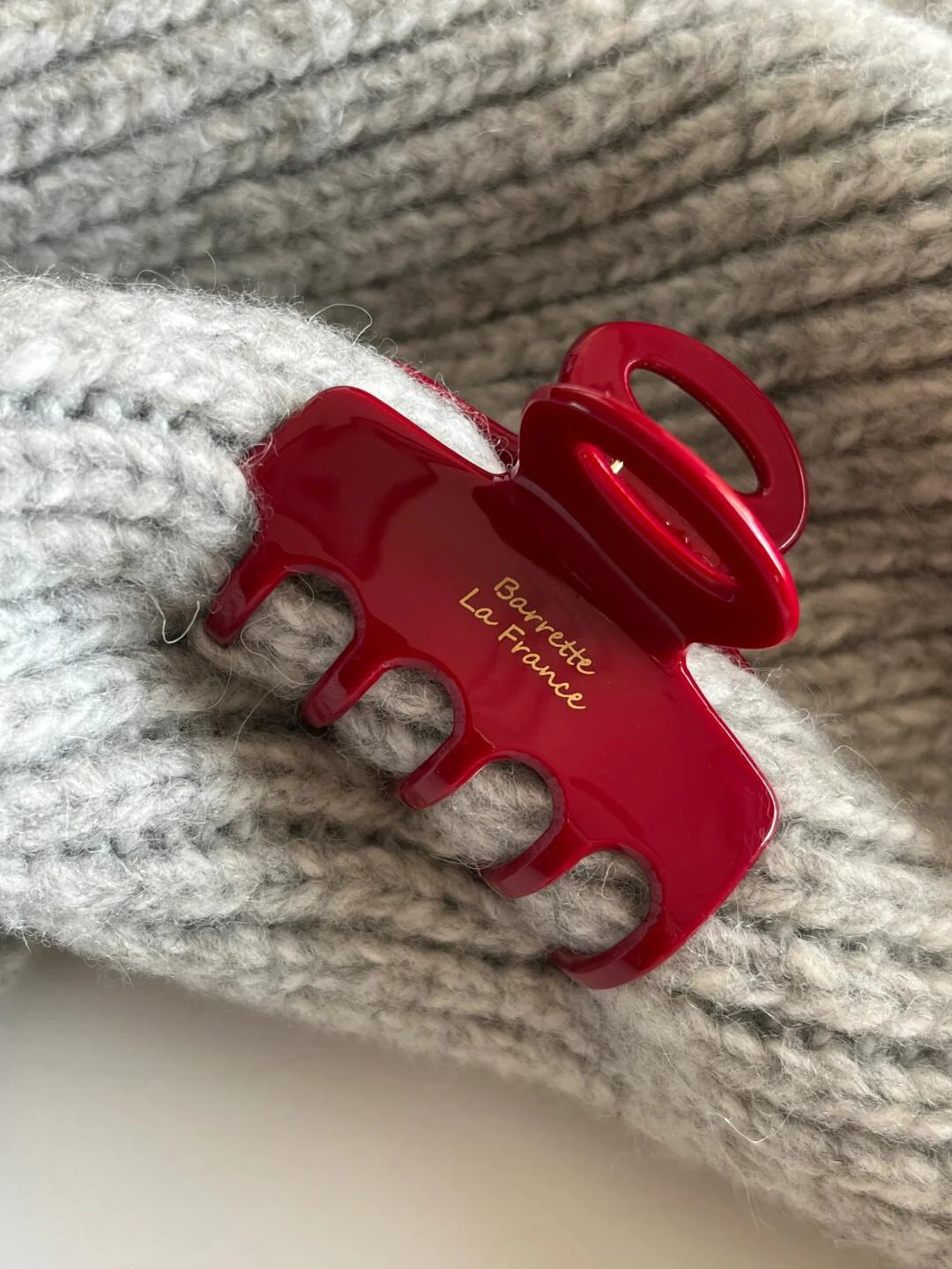 Deisy Cherry Red Star Claw Clip