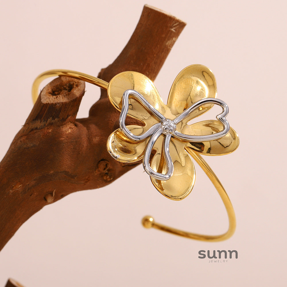 Della Delicate Floral Bracelet [HEMNFY5A]