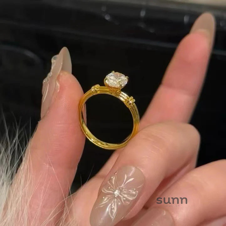 Delphine Sparkling Knot Ring