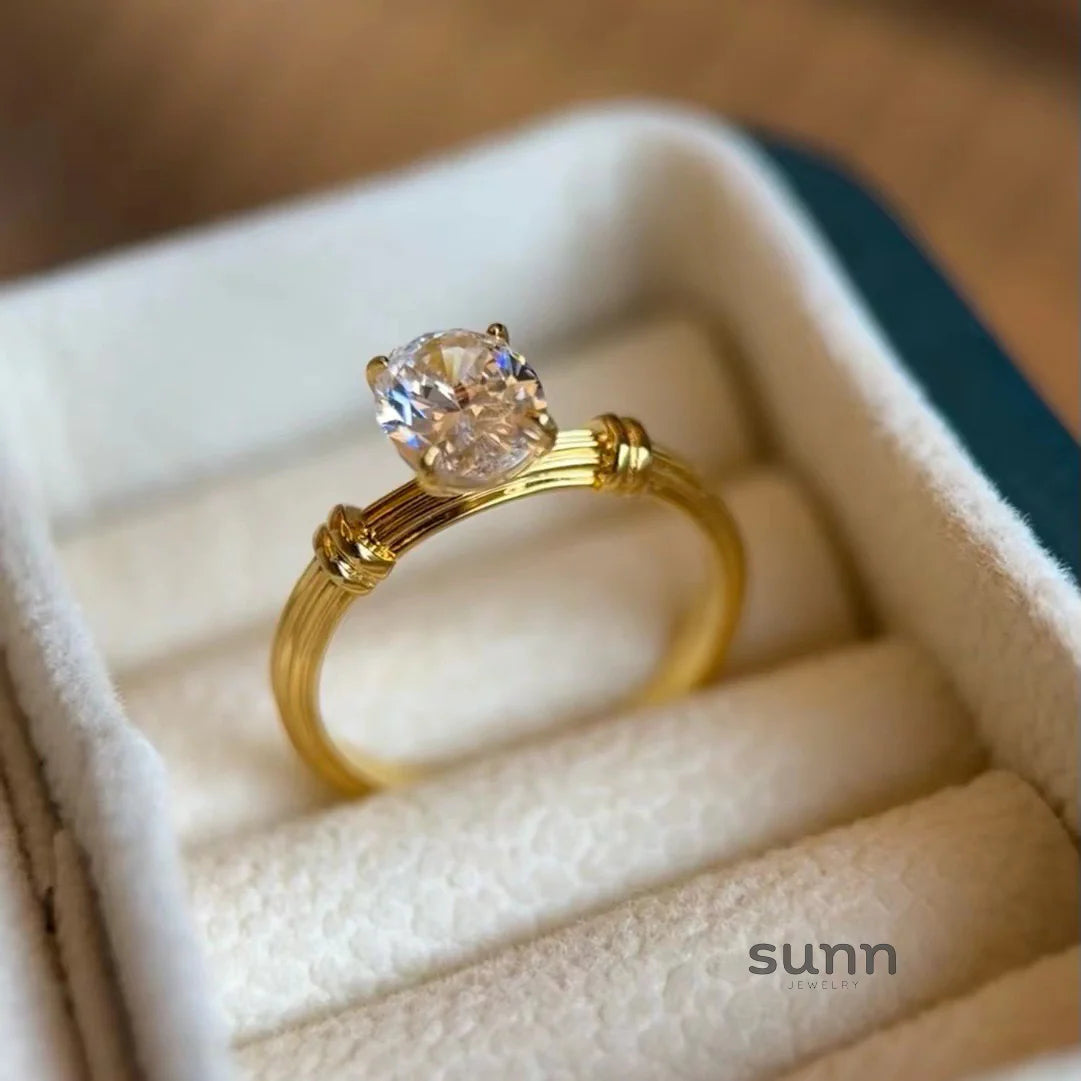 Delphine Sparkling Knot Ring