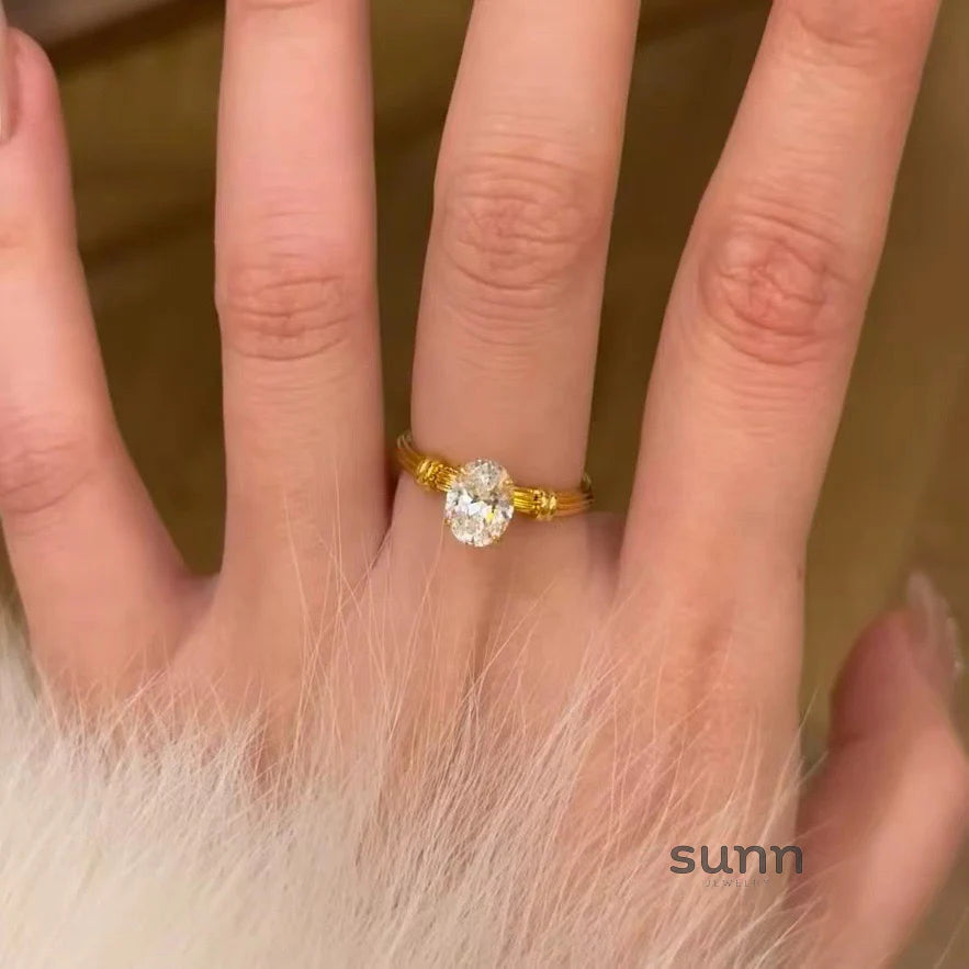 Delphine Sparkling Knot Ring