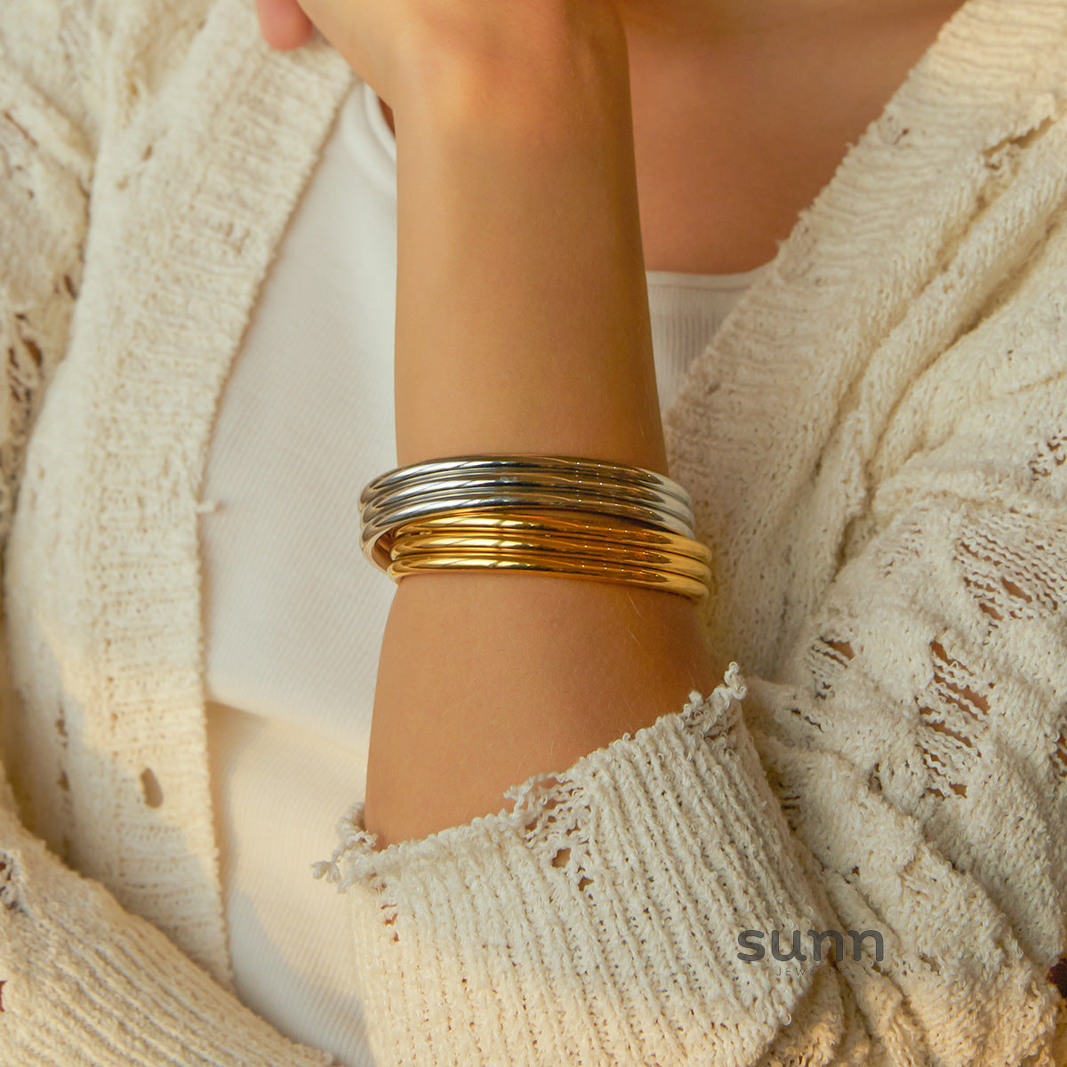 Demetria Golden Open Bracelet [A6XCR975]