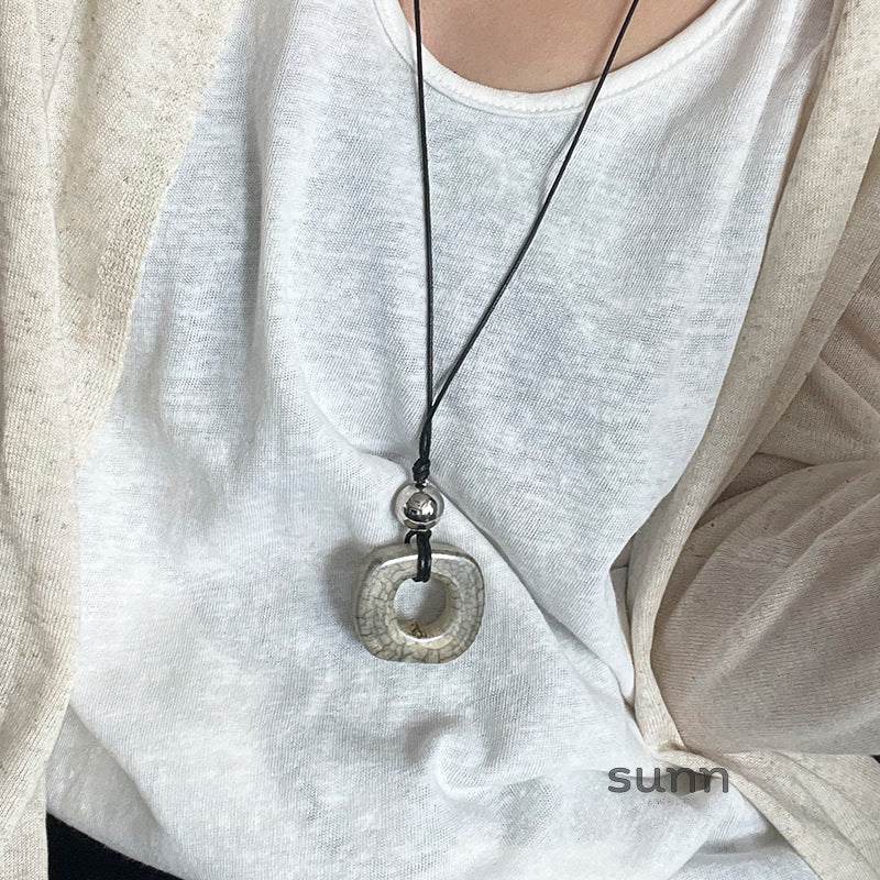 Denisse Geometric Pendant Necklace [B30CTJ5Q]