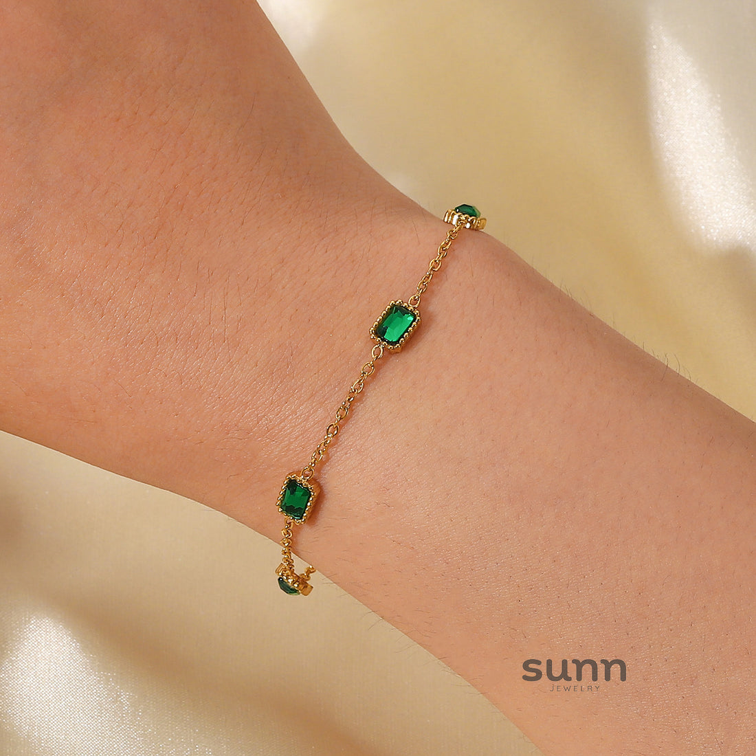 Deniz Emerald Geometric Bracelet [F3Q7IX6E]