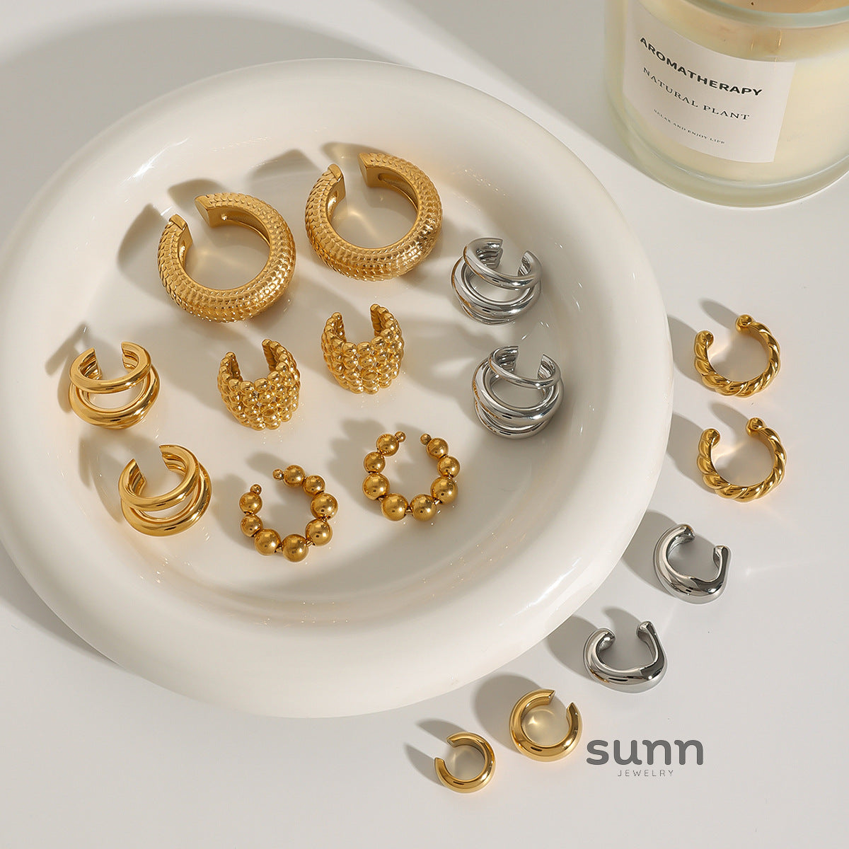 Deonna Modern Gold Ear Cuffs [Z7MV0V5M]