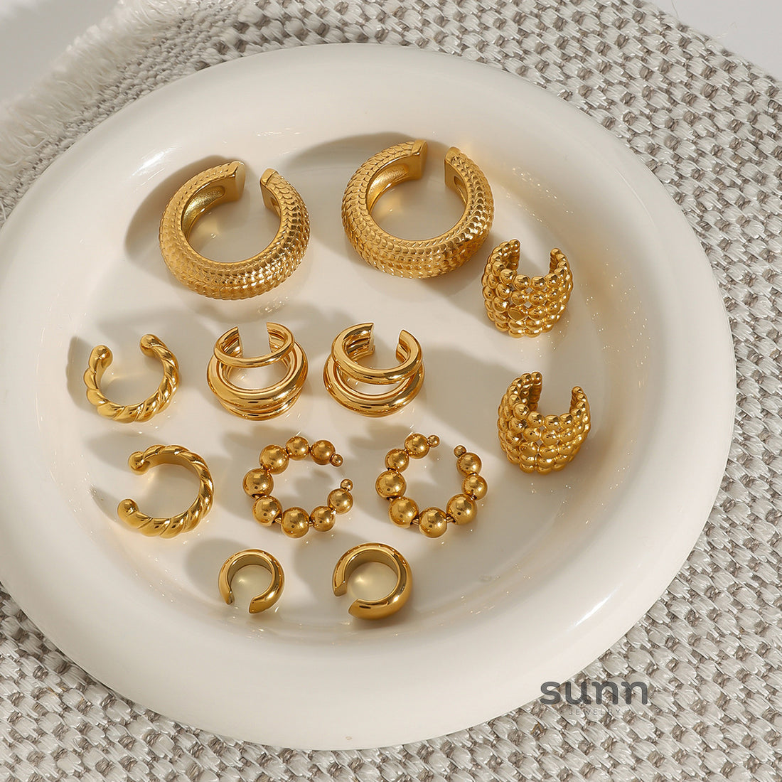 Deonna Modern Gold Ear Cuffs [BBN8Y633]