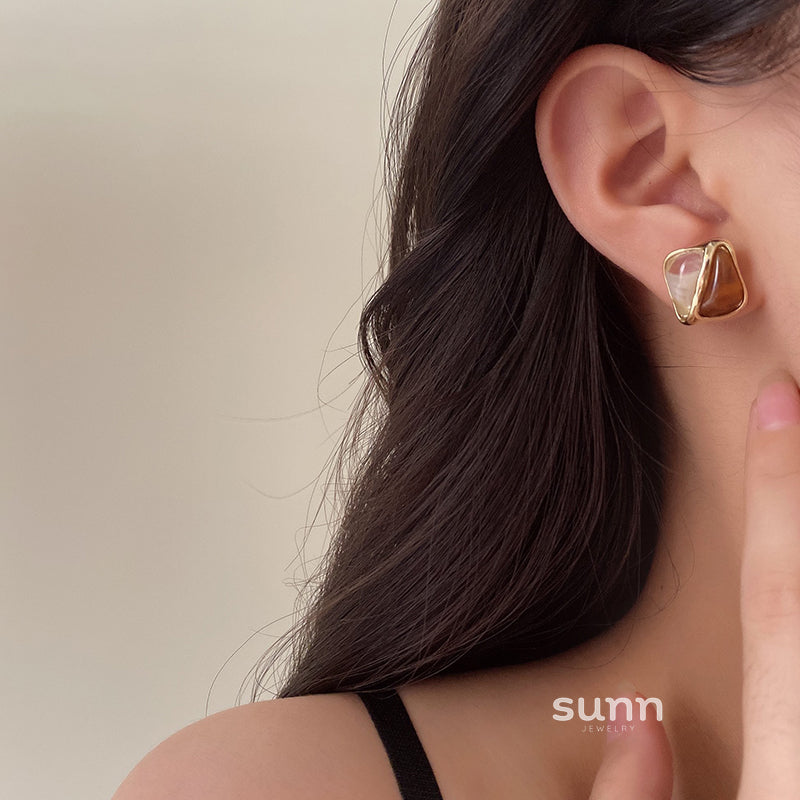 Desirae Fluid Gold Earrings [KZ85AXMW]