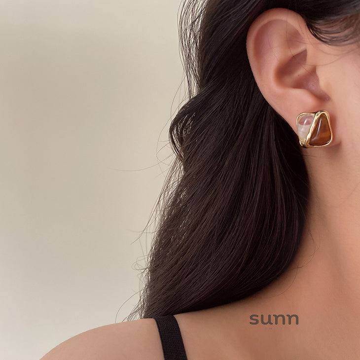 Desirae Fluid Gold Earrings [ECHYDI8H]
