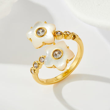 Devin Natural Shell Flower Ring [FXY6ZXCN]