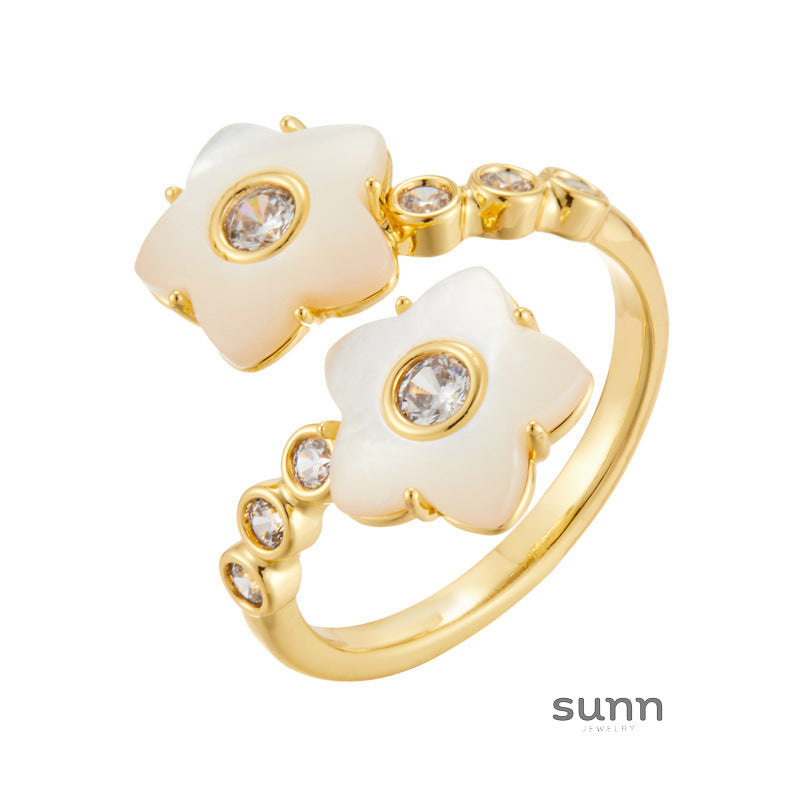 Devin Natural Shell Flower Ring [C1AHXRHN]