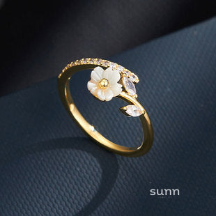 Devin Natural Shell Flower Ring [YCZVV6OZ]