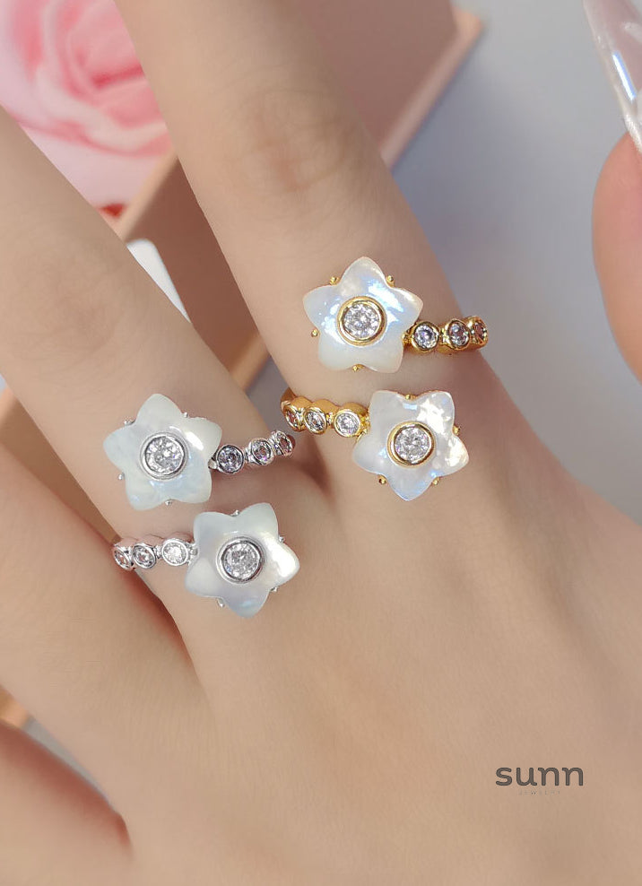 Devin Natural Shell Flower Ring [J2FDWC5P]