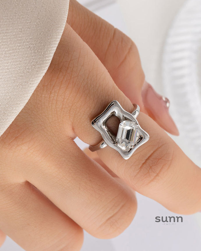 Dhriti Fluid Metal Statement Ring [LH2LOA1S]