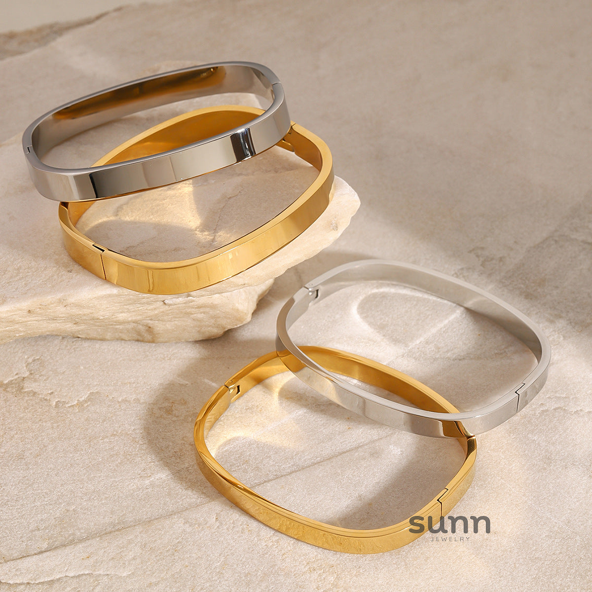 Dia Modern Buckle Cuffs [2XO8VZ6W]