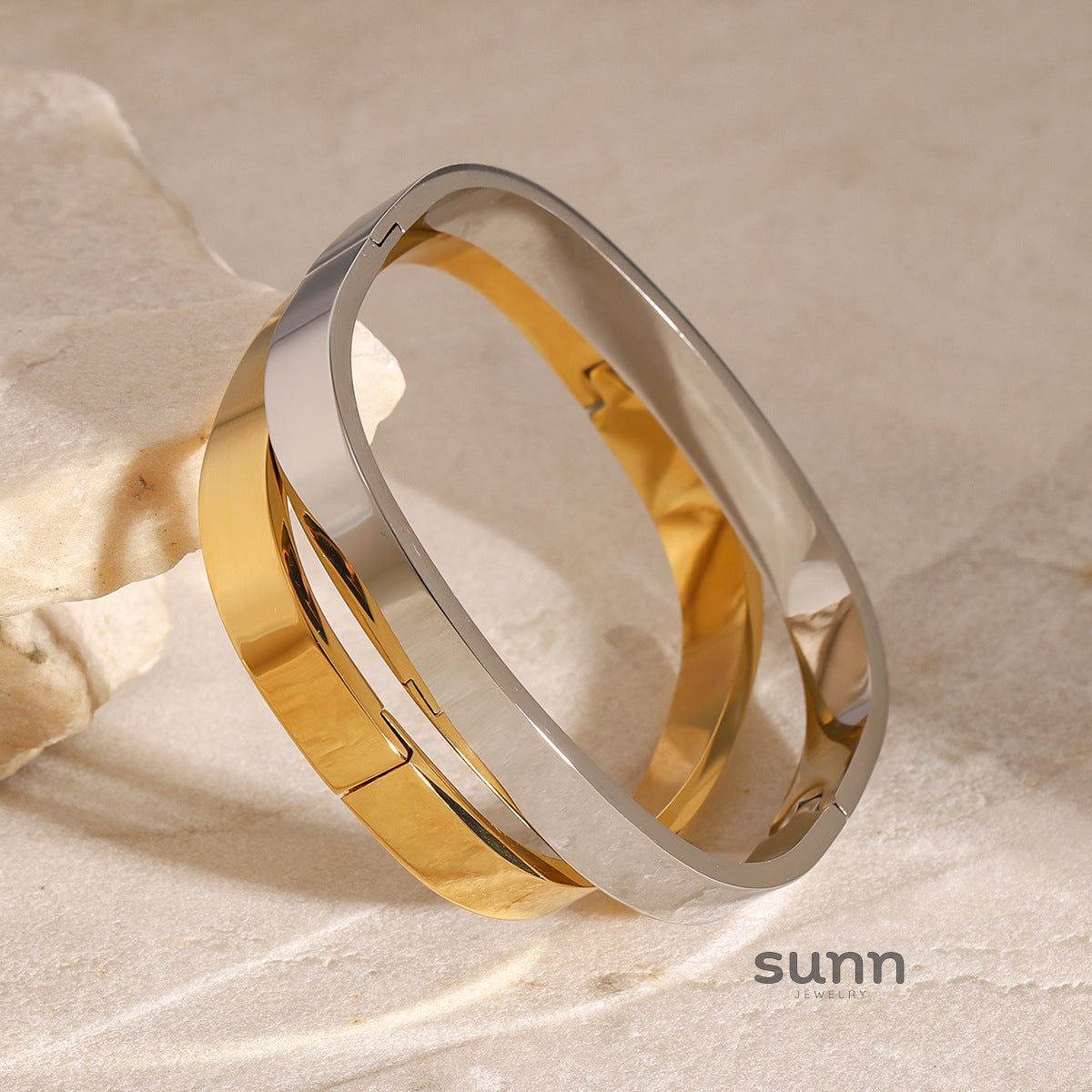 Dia Modern Buckle Cuffs [JPSU9TQT]