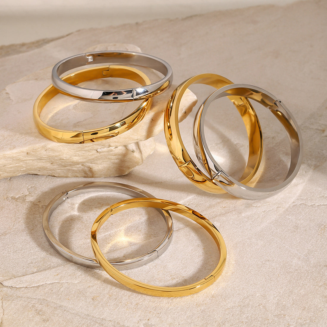 Dia Modern Buckle Cuffs [FZUCMBC3]