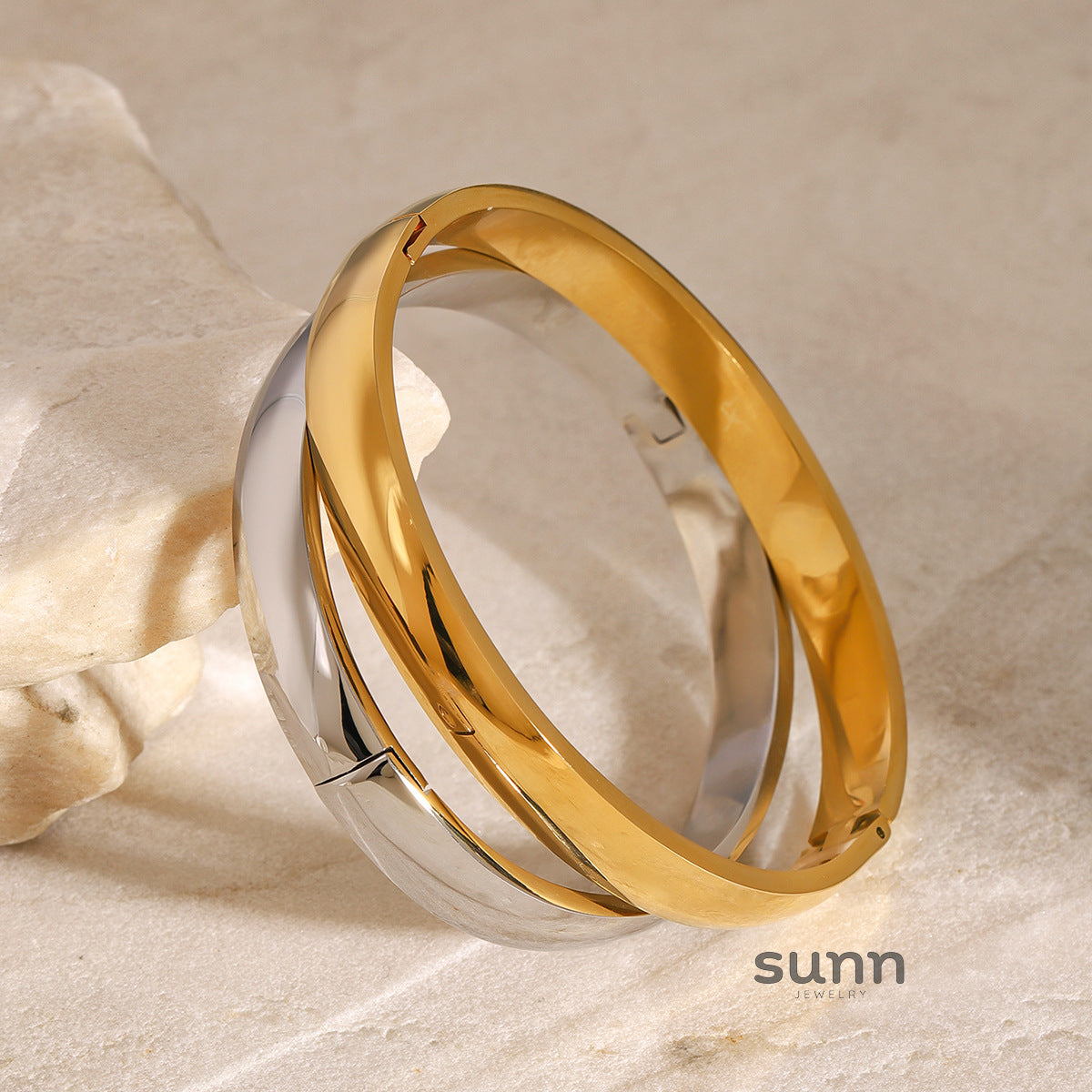 Dia Modern Buckle Cuffs [X2NIY106]