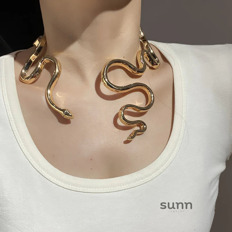 Dinah Serpentine Spring Choker