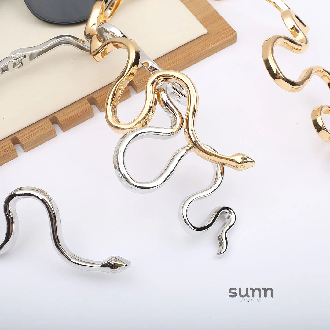 Dinah Serpentine Spring Choker