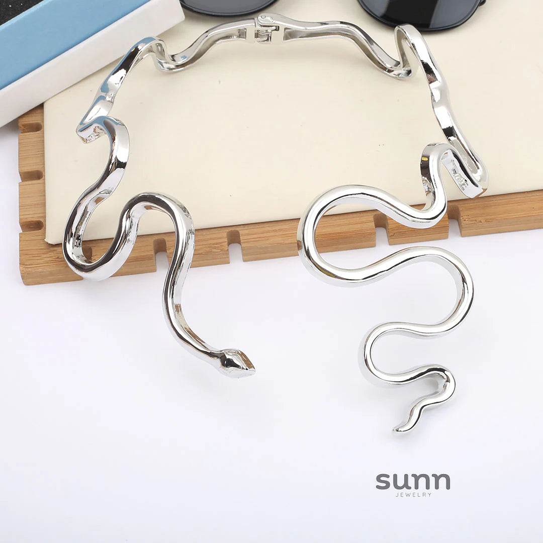 Dinah Serpentine Spring Choker