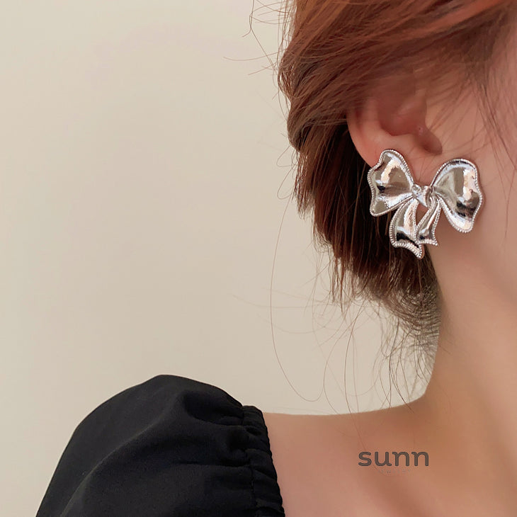 Dominique French Bow Earrings [O0HEPAM4]