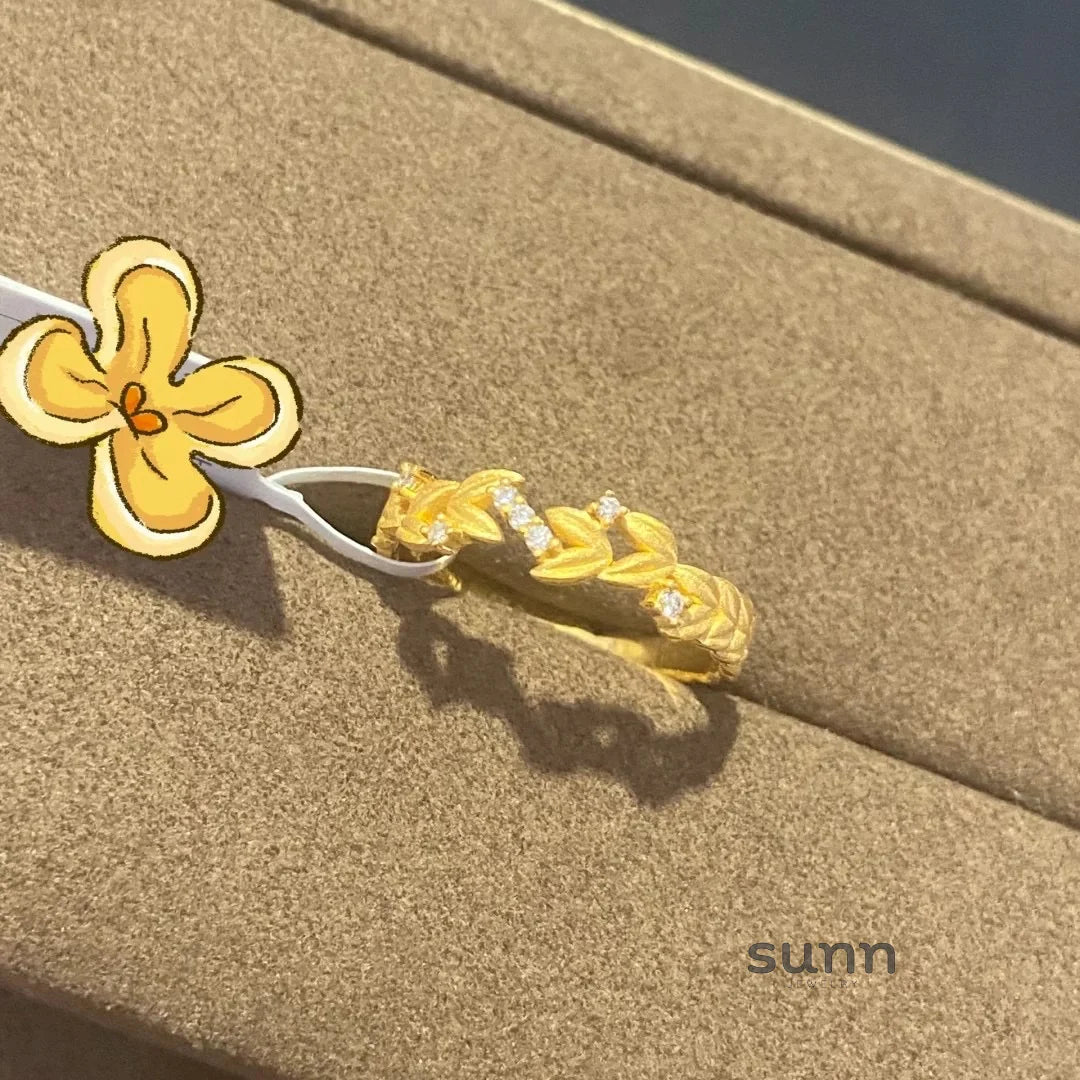 Donna Golden Laurel Ring