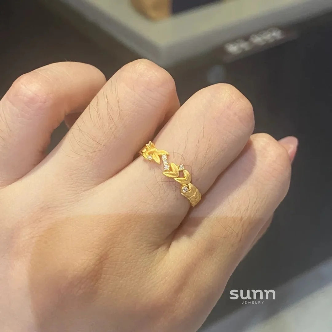 Donna Golden Laurel Ring