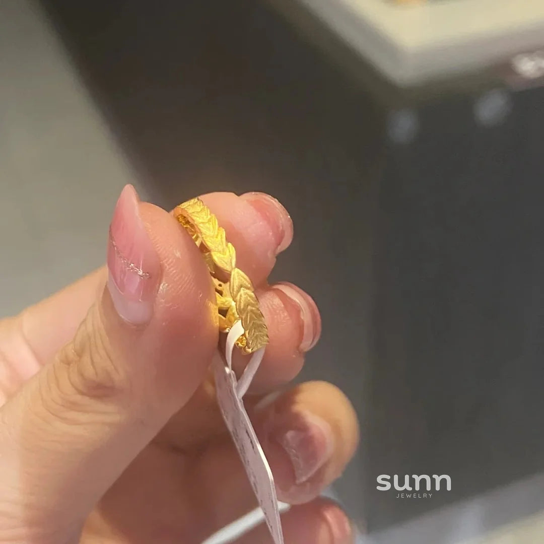 Donna Golden Laurel Ring