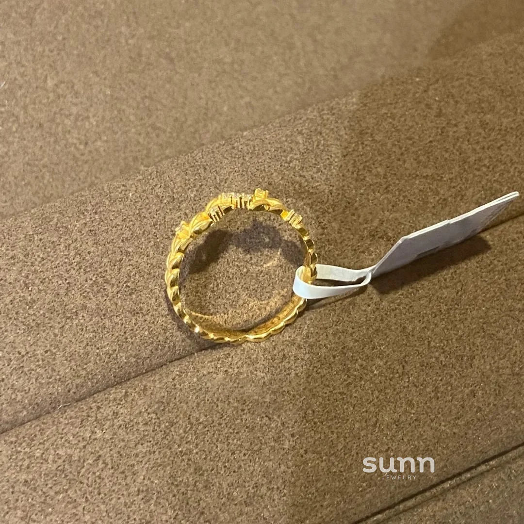 Donna Golden Laurel Ring