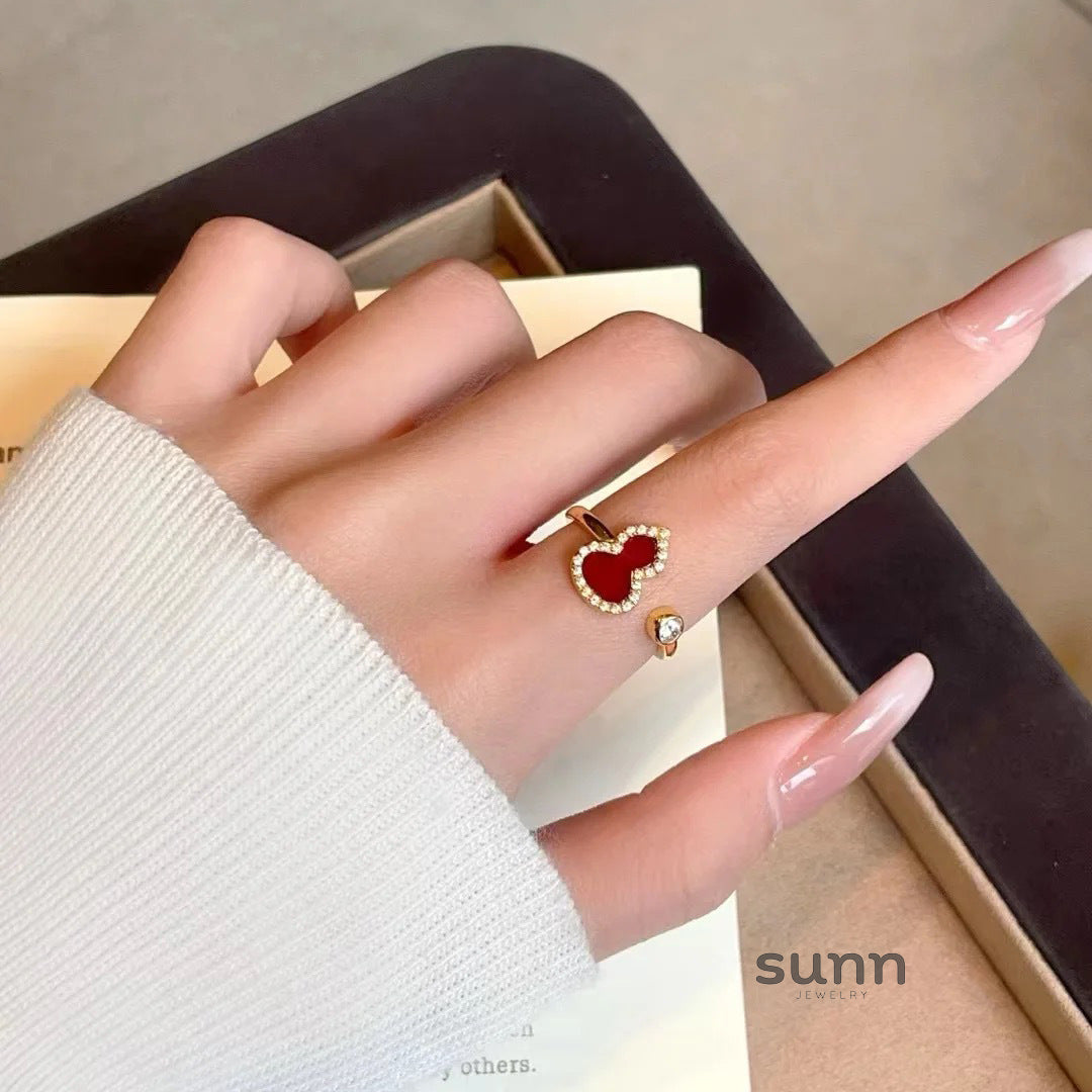 Dreya Diamond Gourd Ring [P4MP1WWO]