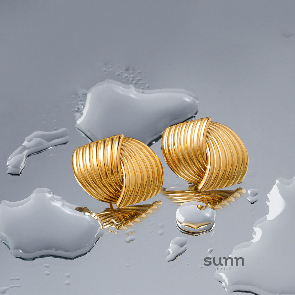Dulcemaria Sculpted Gold Hoops [ORCOBPFB]