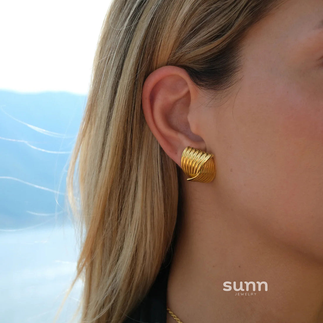Dulcemaria Sculpted Gold Hoops [JNXF4QT2]