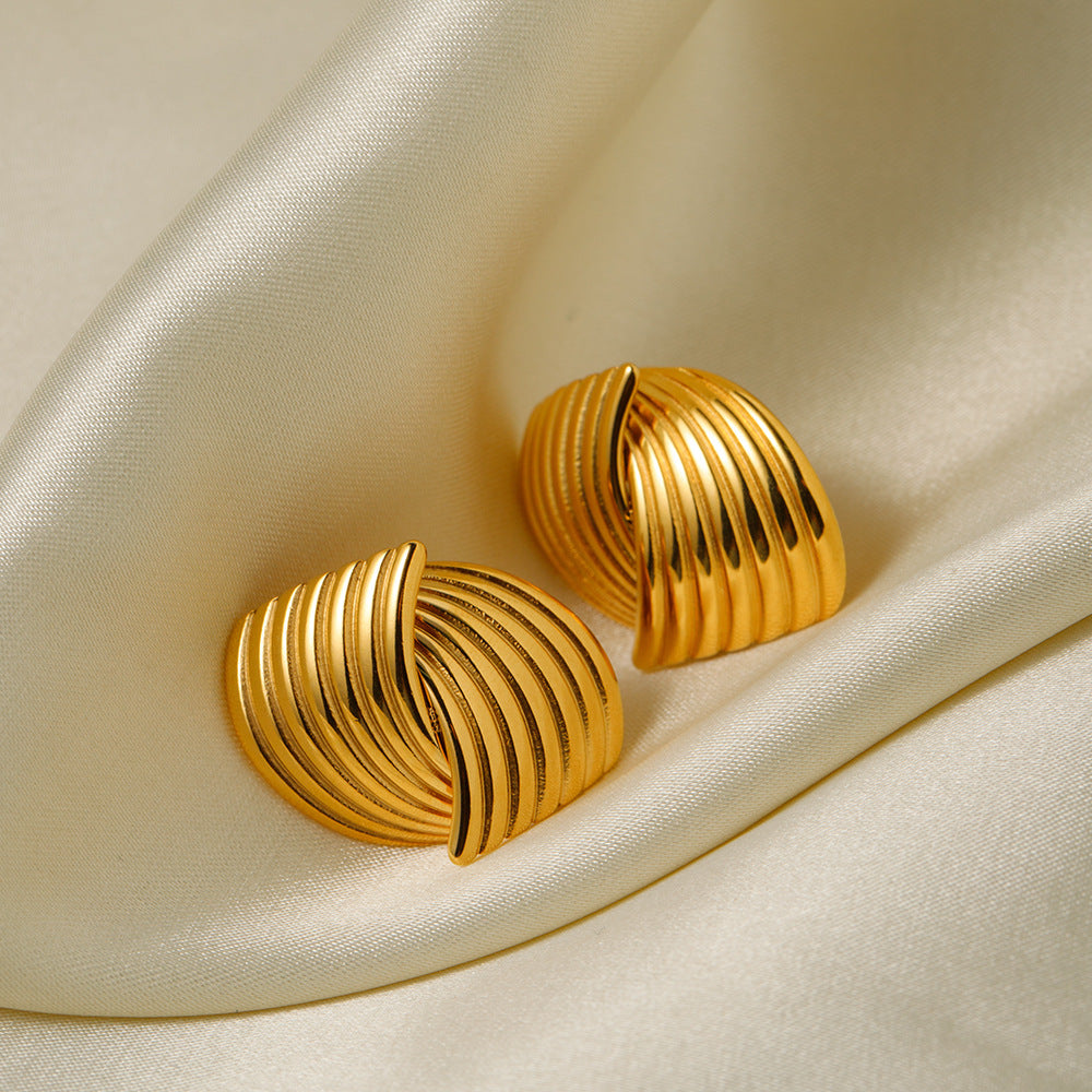 Dulcemaria Sculpted Gold Hoops [K6ZIEOR1]