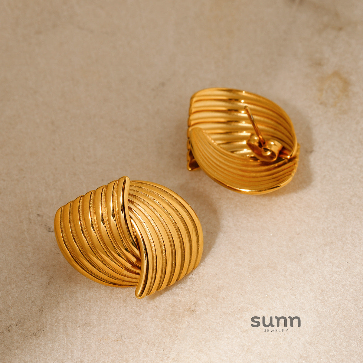 Dulcemaria Sculpted Gold Hoops [UWY6166V]