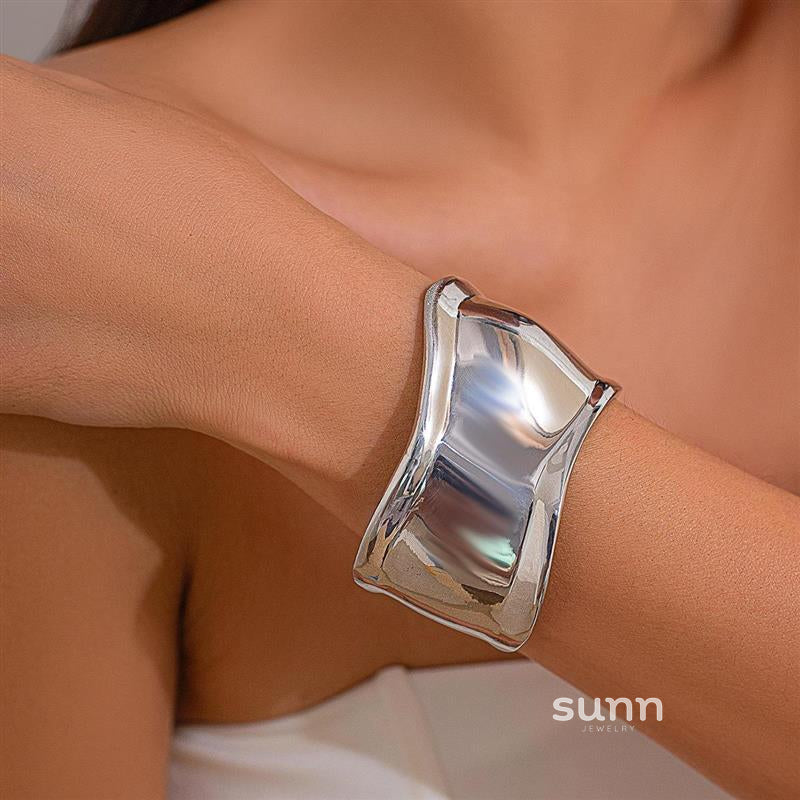 Eastyn Molten Cuff Bracelet [QF7M2ELO]