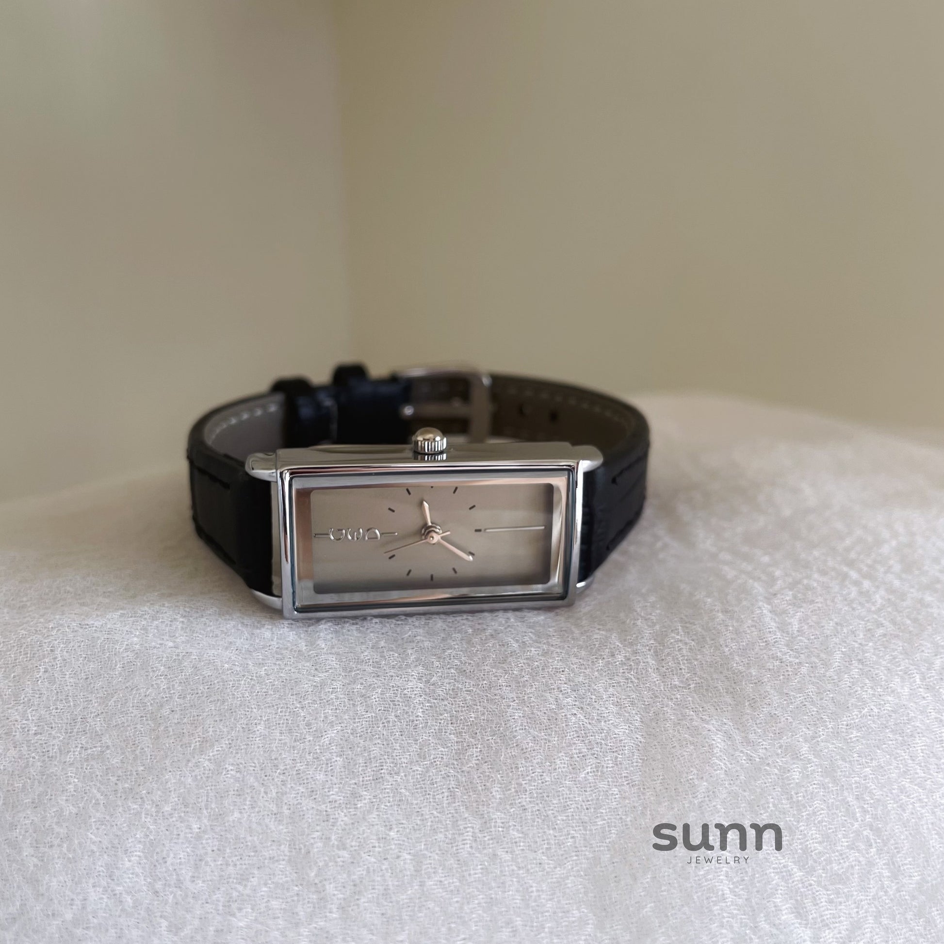 Echo Rectangular Leather Watch [ZVGZF690]