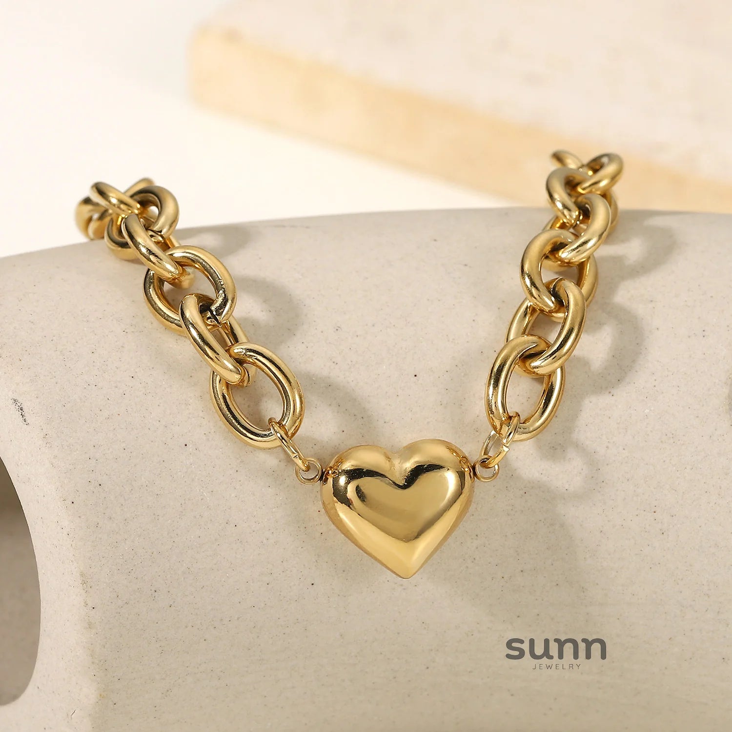 Eeva Bold Heart Chain Bracelet