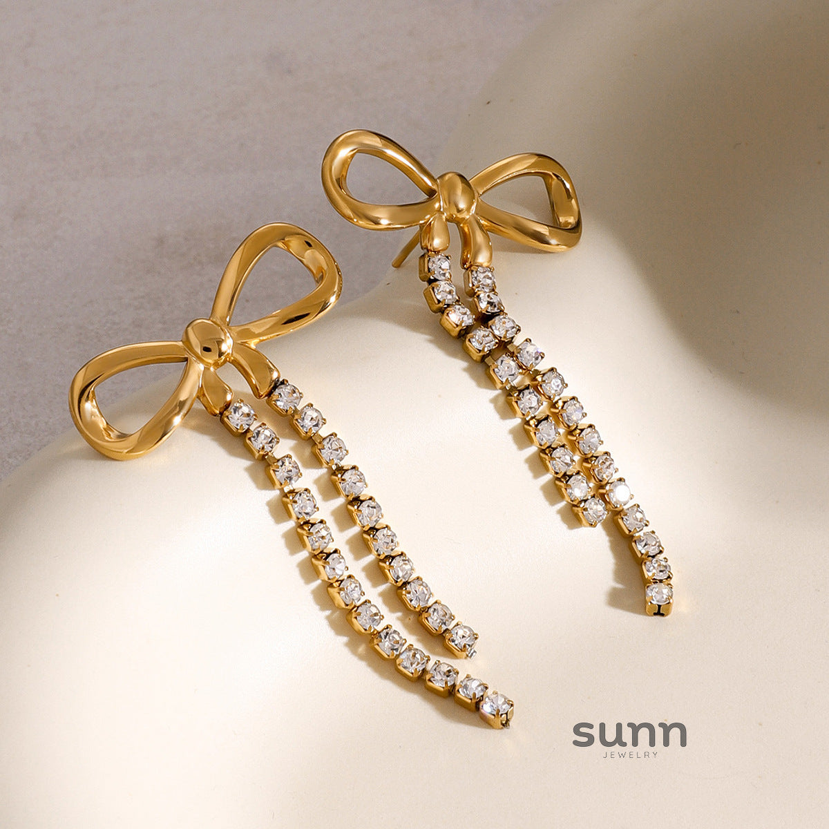 Effie Gold Bow Chain Earrings [R1YB983M]