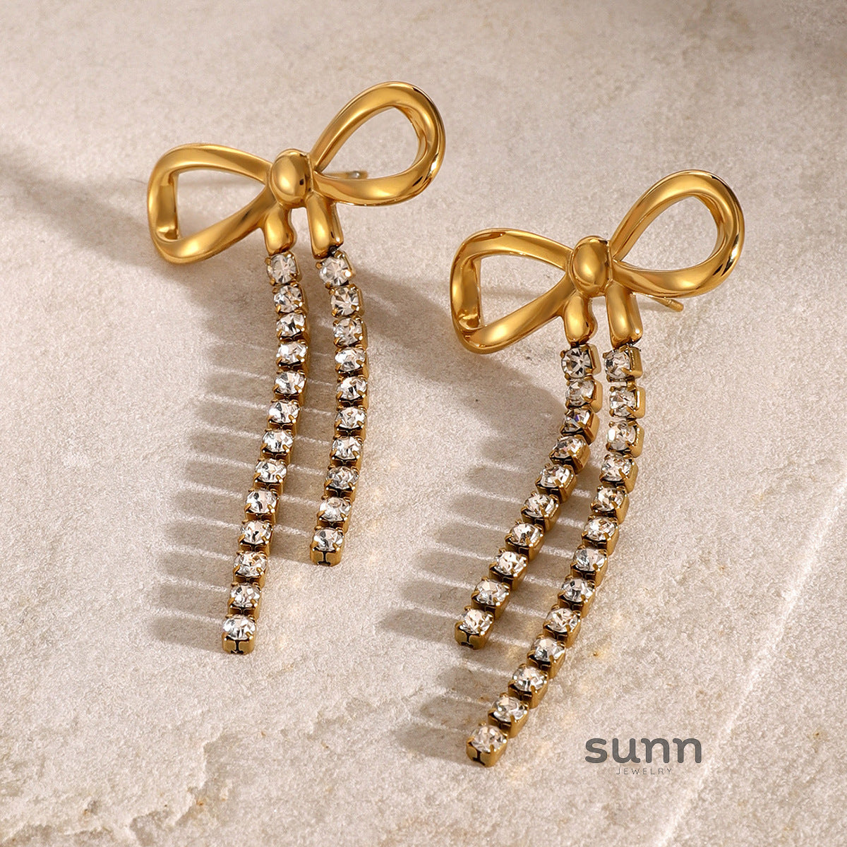 Effie Gold Bow Chain Earrings [M1VS4LKT]